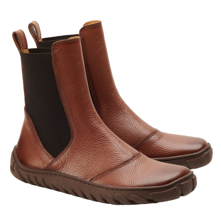 Die ZAQQ ELASTIQ Brown Stiefeletten sind aus hochwertigem Nappaleder gefertigt und verfügen über elastische Seitenteile und eine strapazierfähige Gummisohle. Diese braunen Lederstiefel haben eine strukturierte, gekörnte Oberfläche und verfügen über eine praktische Aufreißlasche an der Rückseite zum einfachen Anziehen.